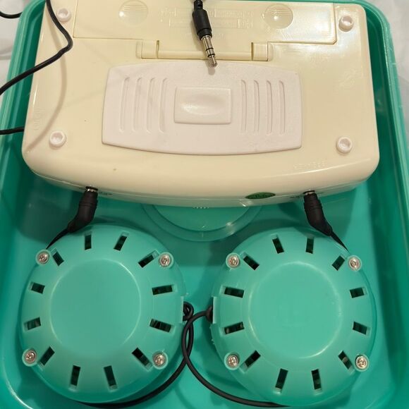 SUNNYLIFE BEACH/POOL FM AM AUX MP3 PLAYER WATER/SAND PROOF CASE MSRP $65 - Picture 6 of 8